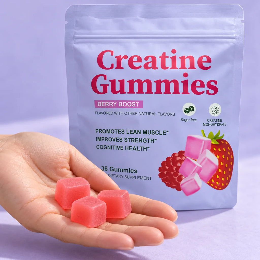 Tres gominolas de creatina en la mano